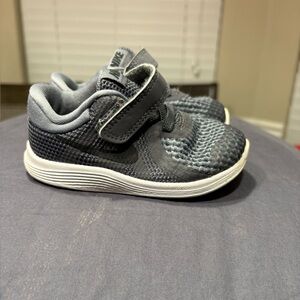 Nike Revolution 4 infant Size 6C